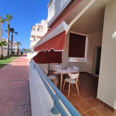 Bajo Con Terraza En Urbanizacion Familiar - Arenas